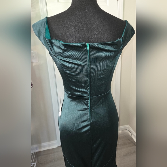 NWT Teeze Me Juniors' Off the Shoulder Satin Gown - Picture 5 of 9